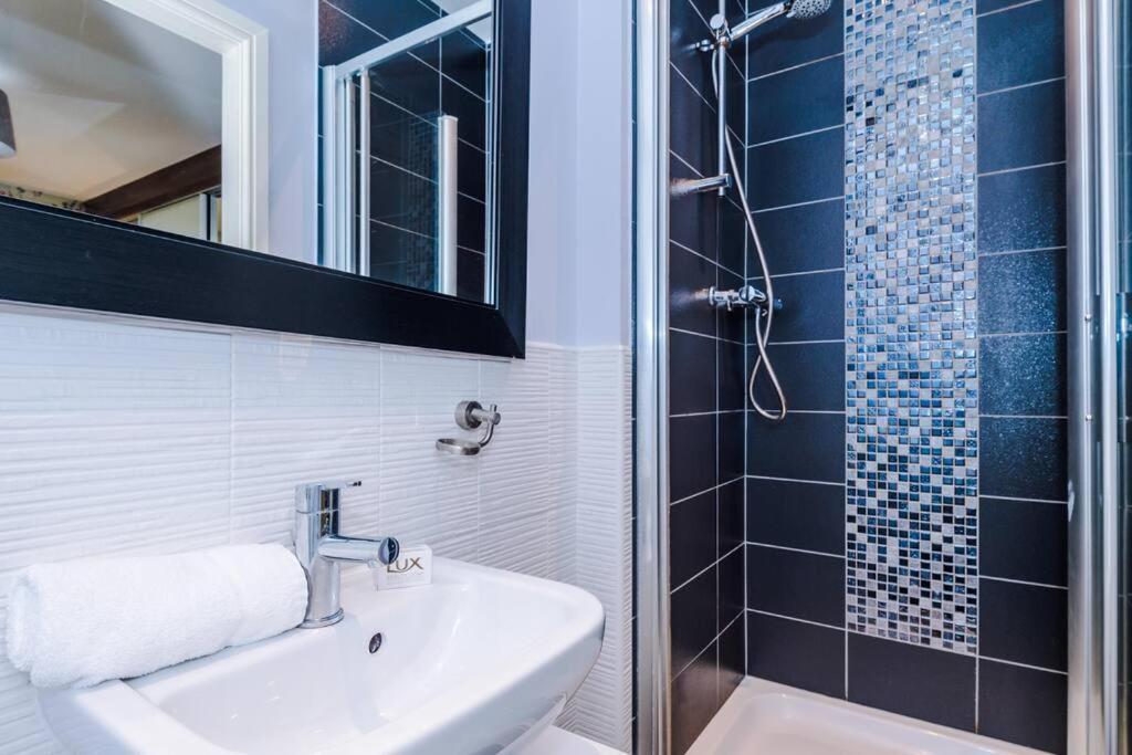 Stylish Townhouse Chester City Centre With Parking Exteriér fotografie