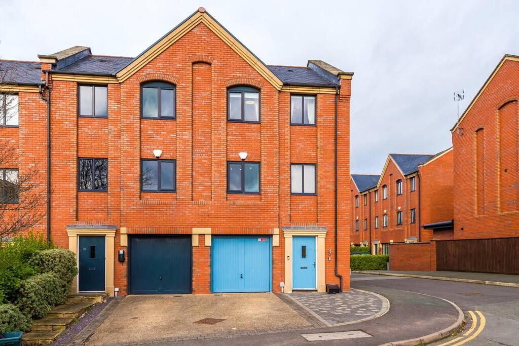 Stylish Townhouse Chester City Centre With Parking Exteriér fotografie